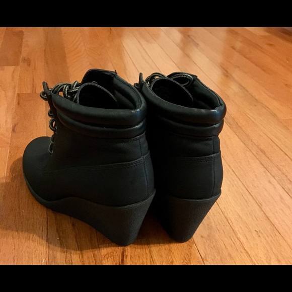 Cute n’ comfy wedge booties by Sophie 17 - Picture 3 of 9